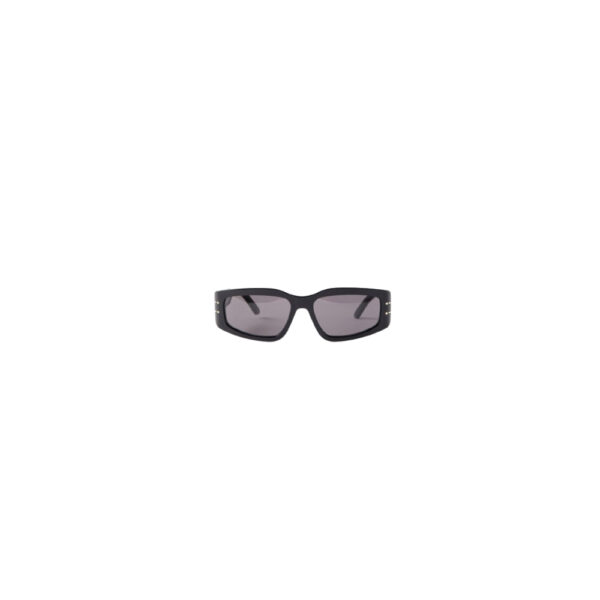 DIOR’s black DiorSignature S9U sunglasses